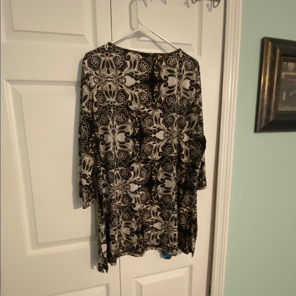 Nue Options woman’s plus size top - Picture 2 of 4